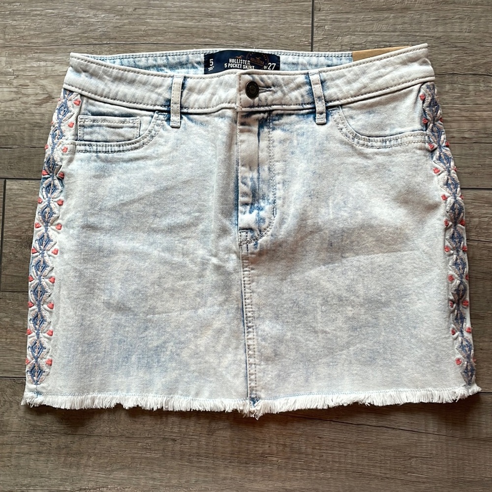 NWT Hollister Light Wash Jean Mini Skirt with Embroidery
